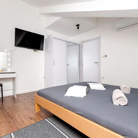 Apartments And Rooms Mladen Vodice Exterior photo